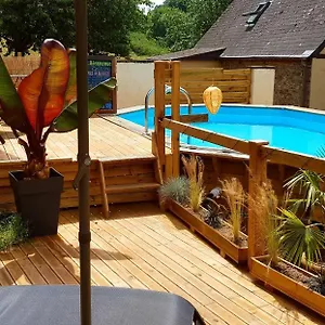 Сasa de vacaciones Le Vieux Moulin - Detached With Garden Views And Pool Guégon